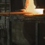 Rippenrohrheizkörper in einer industriellen Umgebung zur Prozesswärmesteuerung.